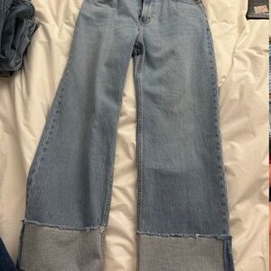 Abercrombie women’s high rise relaxed 90s jeans. Size 28. Cuff hem